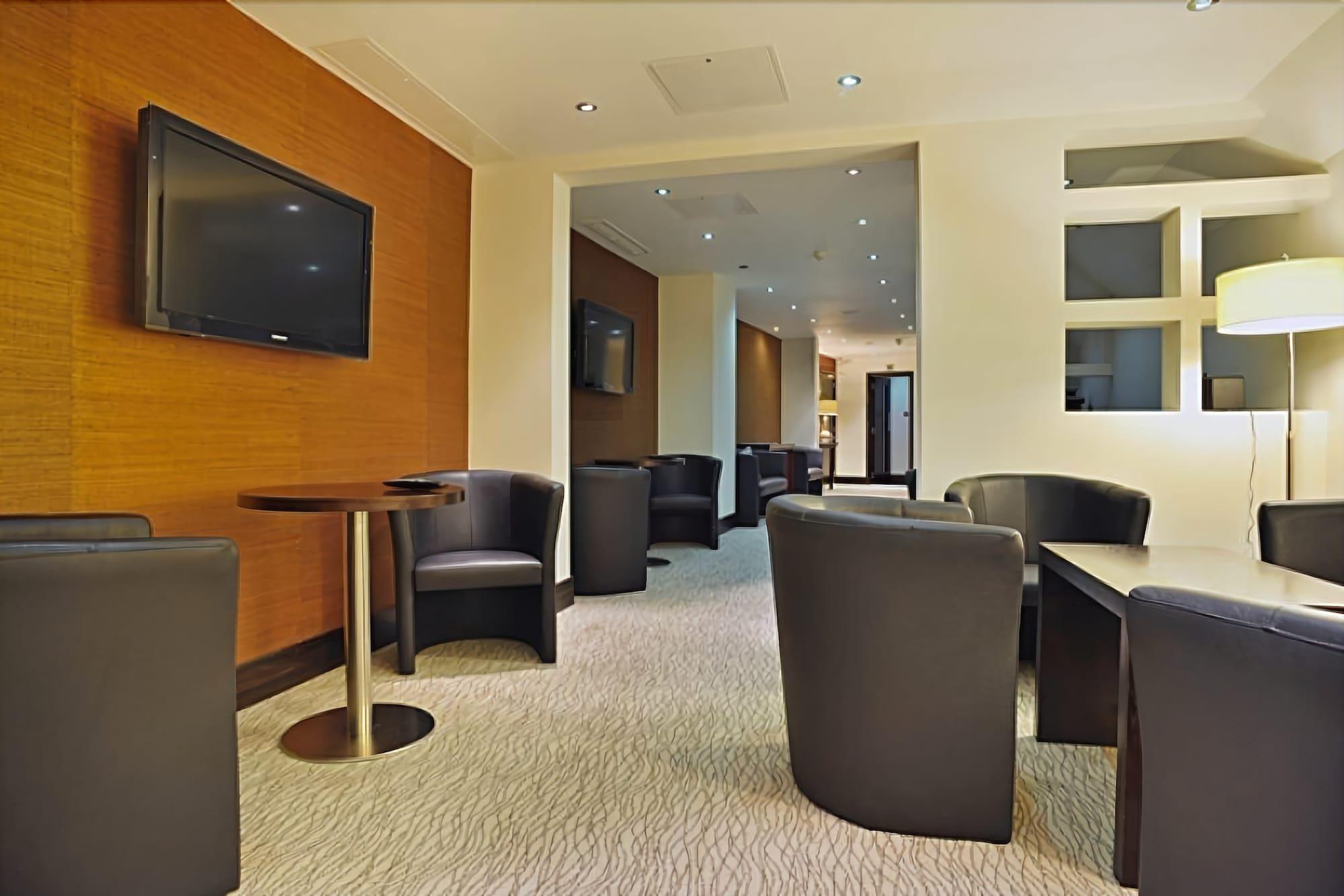 Montcalm Brewery, London City מראה חיצוני תמונה The lounge at London Heathrow Airport