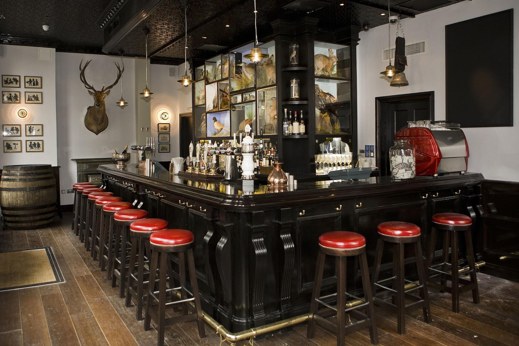 Montcalm Brewery, London City מראה חיצוני תמונה The bar at the Old Tom & English